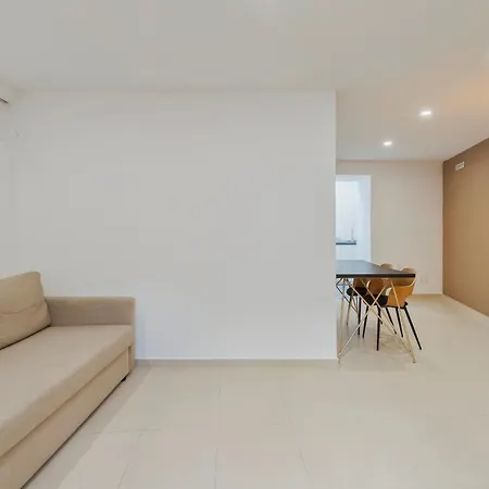 By The Sea Apartment *